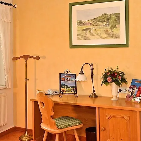 ホテル Quirle-haeusl